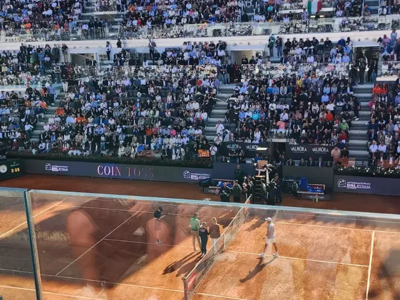 Il campo centrale del Foro Italico gremito durante una finale